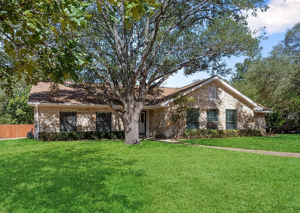 1st image of 11110 Shady Hollow Dr