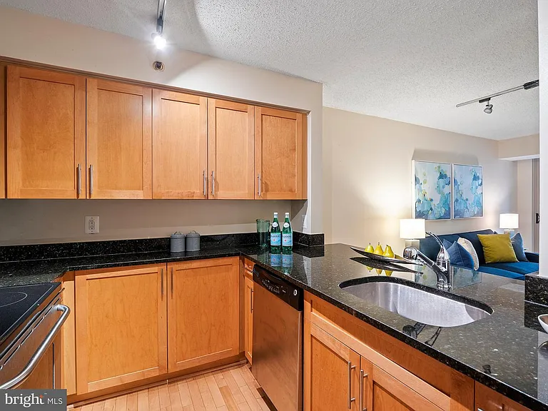 7500 Woodmont Ave #510 — Photo 10