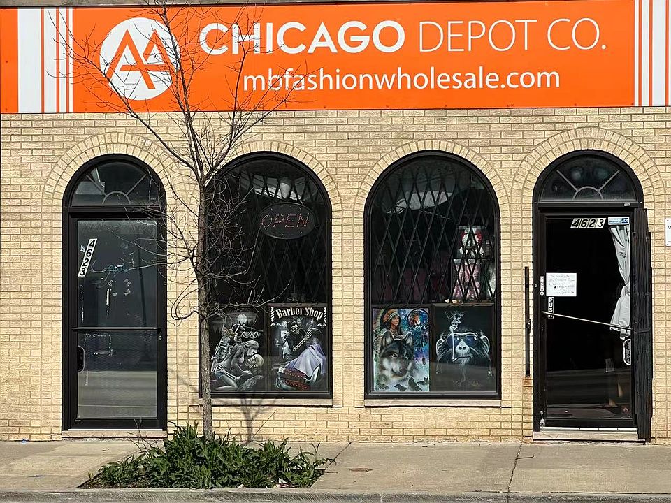 Street-level storefront on Clark Street with large windows and great visibility.