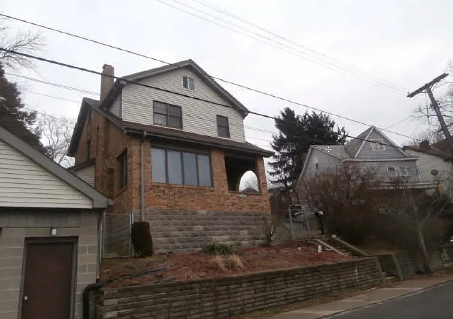 178 Kirk Ave photo 1