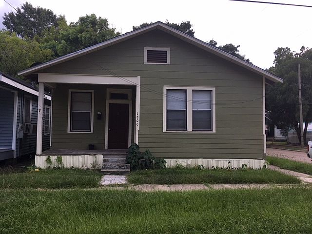 2nd image of 1800 Spain St