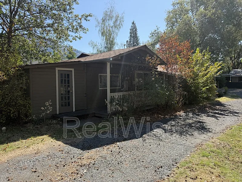 1 bed, 1.0 bath, 1000 sqft, $1,195 — Photo 2