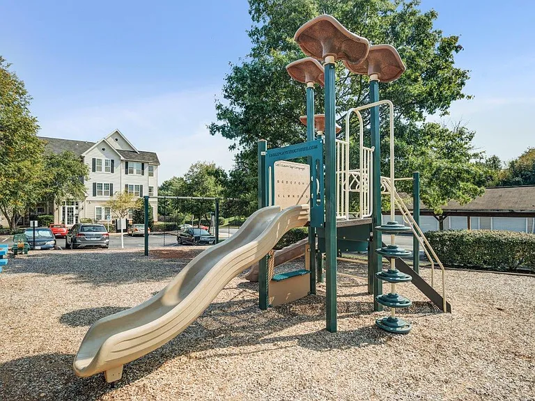 Village at Potomac Falls Apartment Homes — Photo 24