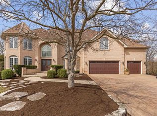 2215 River Woods Dr, Naperville, IL 60565