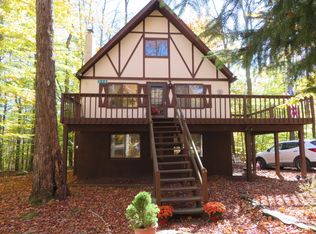 250 Wyomissing Dr, Pocono Lake, PA 18347