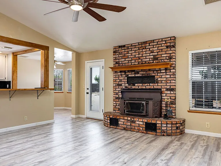 1221 Alysa Ct — Photo 4