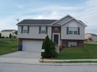 1225 Wanda Dr, Hanover, PA 17331