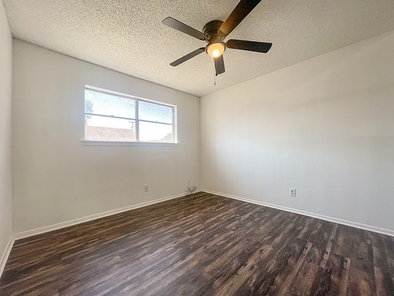 433 W Panther Way — Photo 15