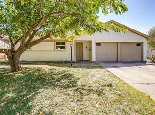 921 Willow Cir S, Burleson, TX 76028