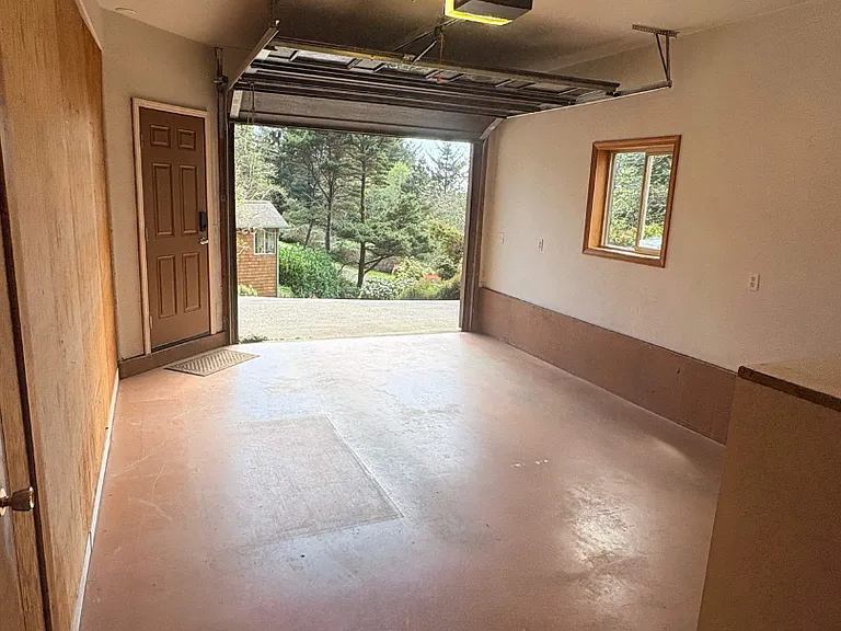 7205 SW Burl Dr — Photo 37