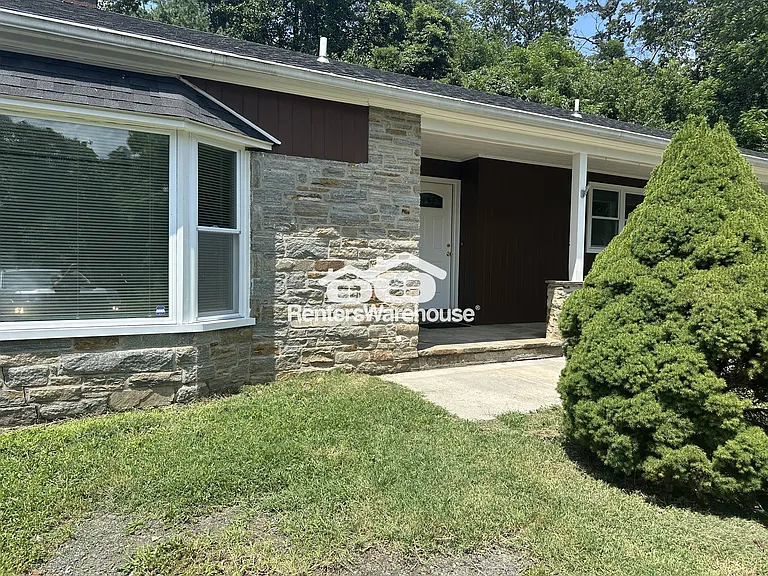 17825 Falls Rd — Photo 1