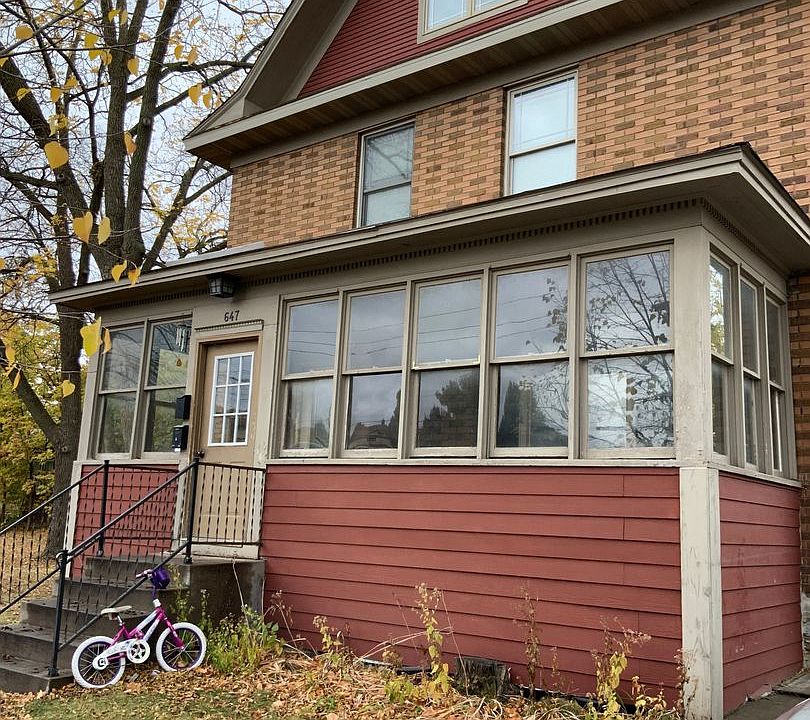 1st image of 647 Victoria St S #2