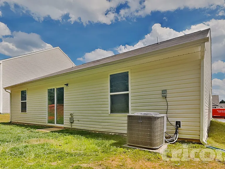 4605 Hazelburn Dr — Photo 15