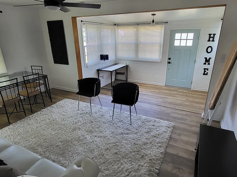 1517 Roanoke Ave — Photo 6