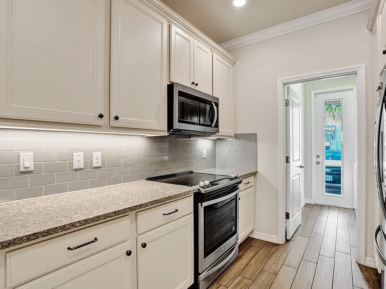 1300 Eucalyptus Dr #3 — Photo 7