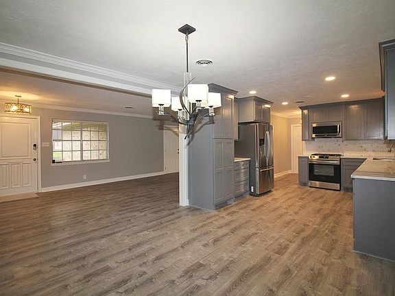 4th image of 6090 Westgate Dr