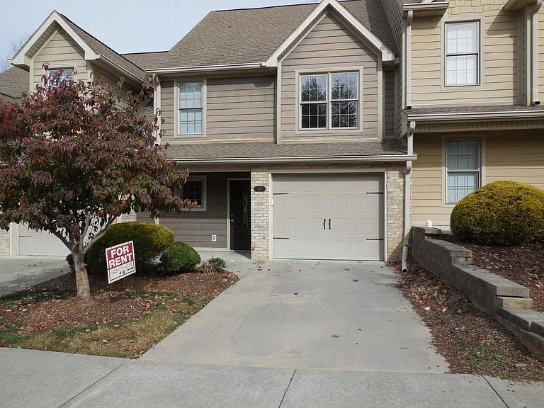 341 Coldwater Dr — Photo 1