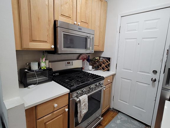 2nd image of 509 W Deming Pl APT 1N