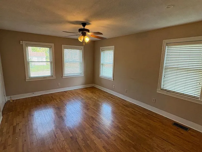 710 Cabell Dr — Photo 20