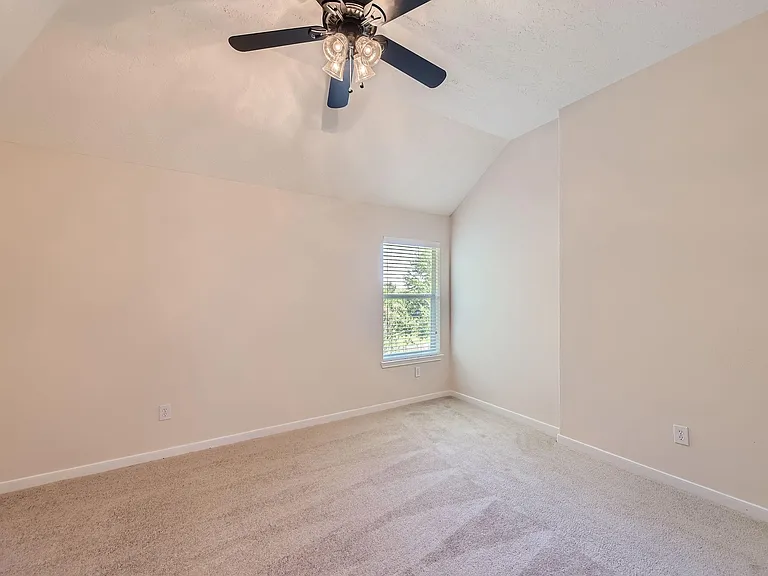 1907 Silver Brook Ln — Photo 24