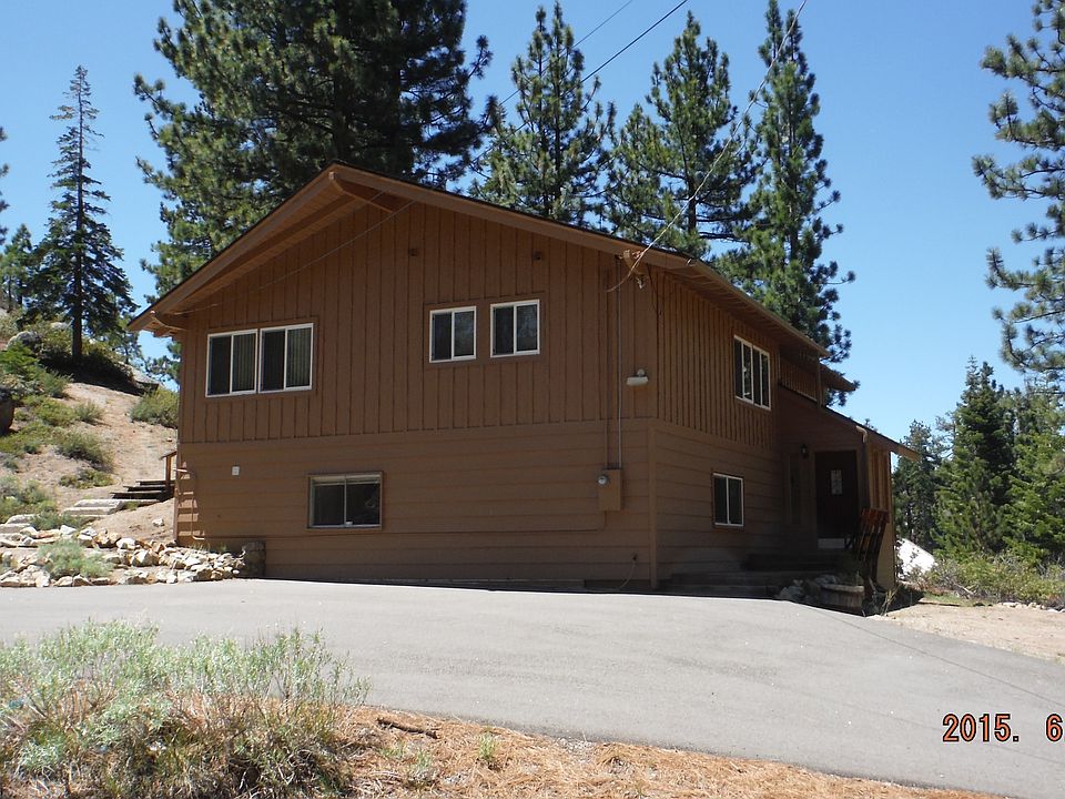 Front of House, Huge Driveway