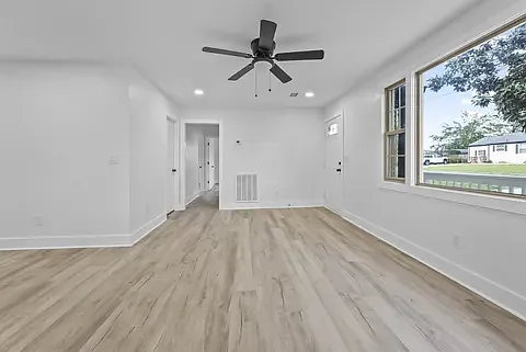 4 bed, 1954 sqft, $3,000 — Photo 2