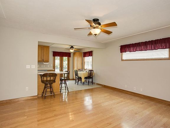 3rd image of 714 23rd Ave N