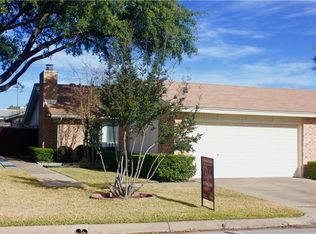 821 Shady Glen Ln, Bedford, TX 76021
