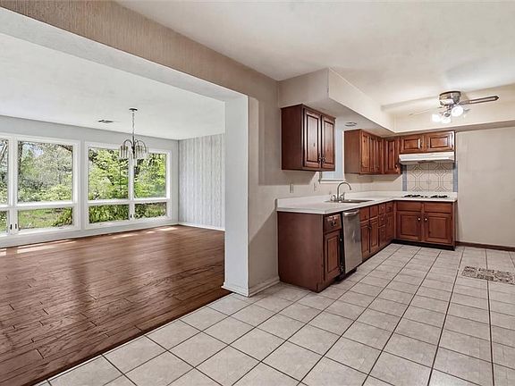 3rd image of 195 Belle Terre Blvd
