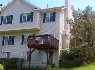 564 Fox Ridge Dr, Fox Lake, IL 60020