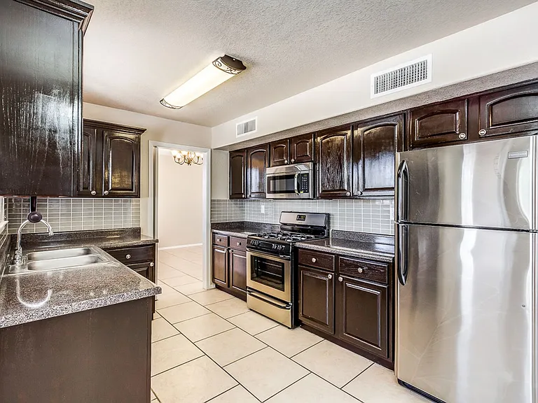 900 Tecate Pl — Photo 9