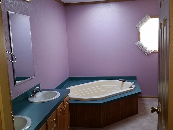 5th image of 305 Hunt Club Dr