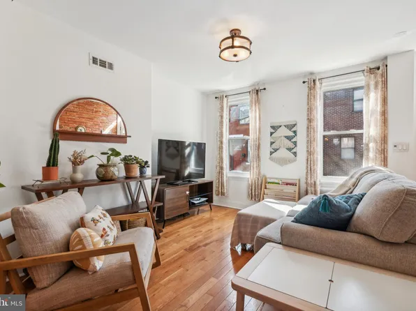 519 Greenwich St, Philadelphia, PA 19147