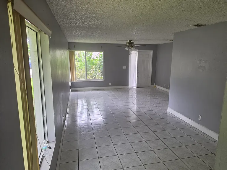11511 NW 36th St — Photo 2