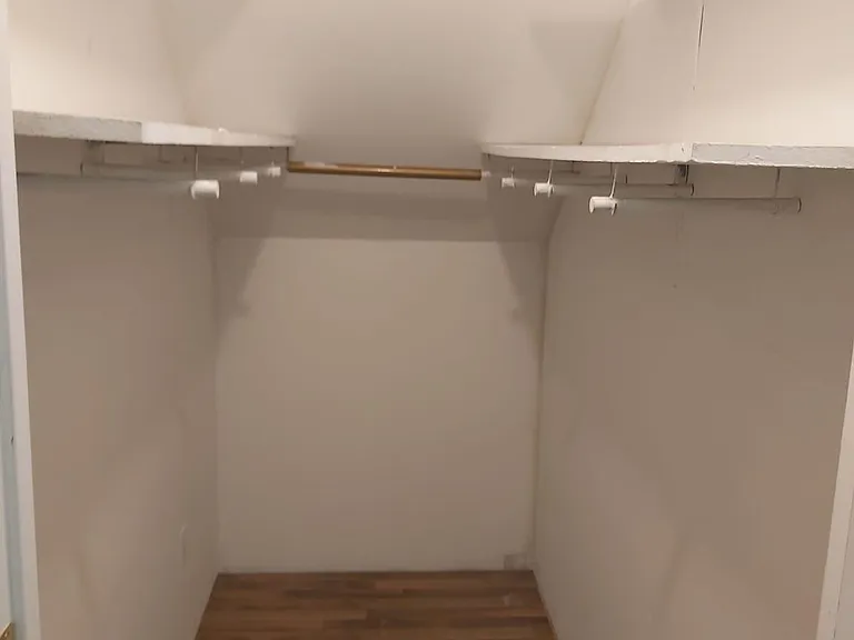 WALK-IN-CLOSET