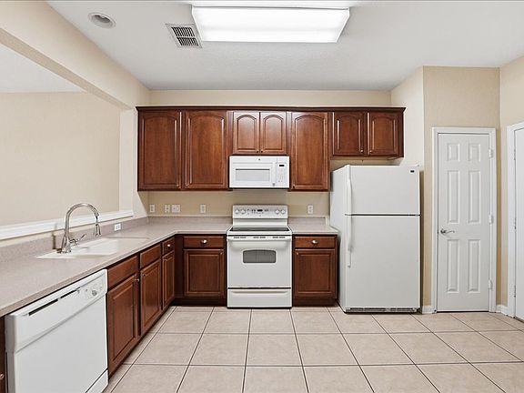 3rd image of 2837 Villafuerte Pt Unit 103
