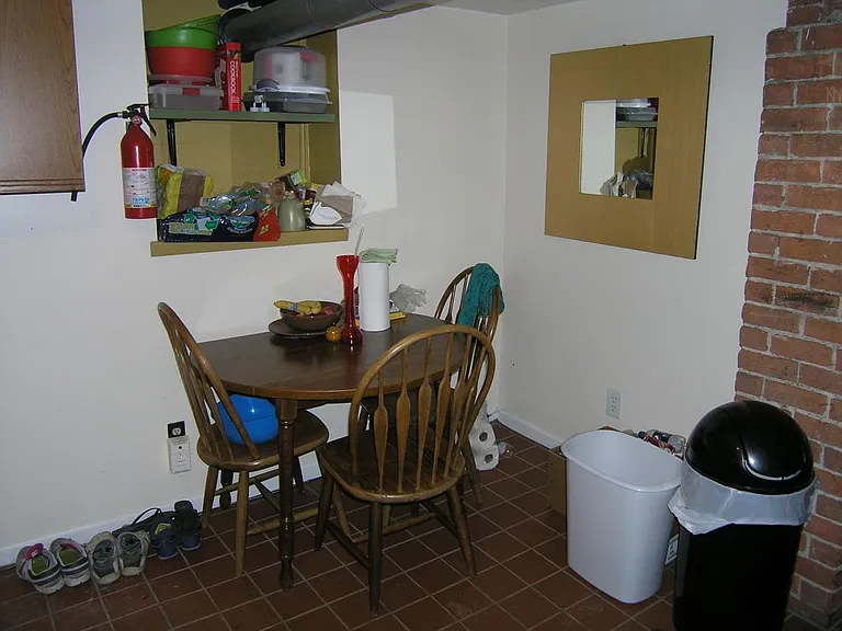Kitchen eating area