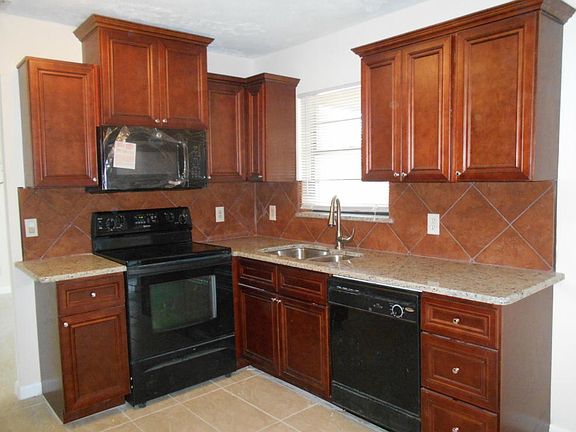 2nd image of 140 NE Sagamore Ter