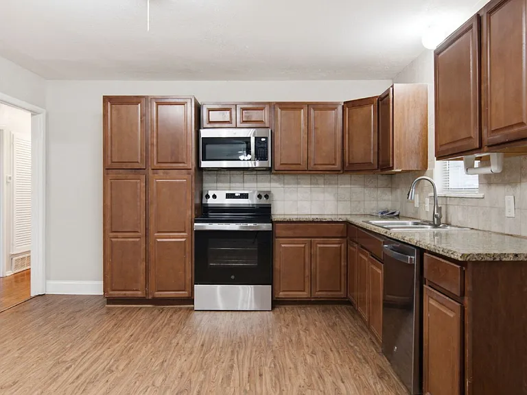 6500 Callahan Ct — Photo 11