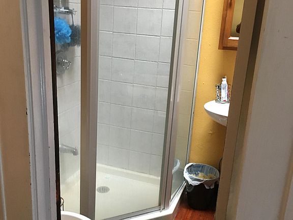 Bathroom. Large tub to the right!