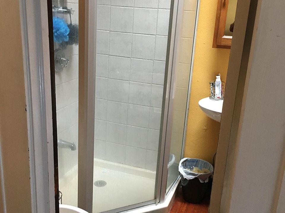 Bathroom. Large tub to the right!