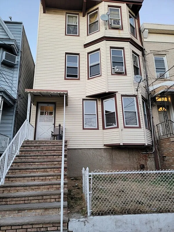 Building Photo - 43 E 26th St #3R