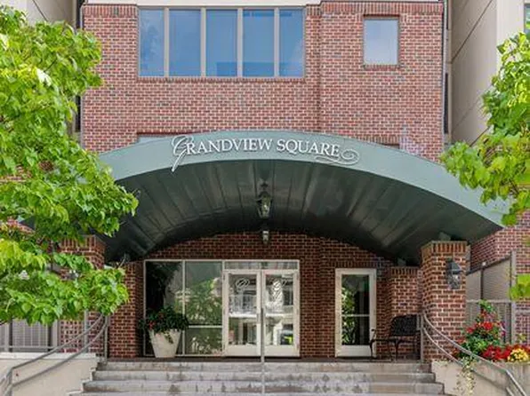 5225 Grandview Sq APT 313, Edina, MN 55436
