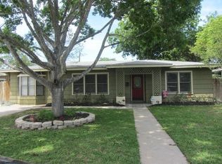 1712 Poplar Ave, Victoria, TX 77901
