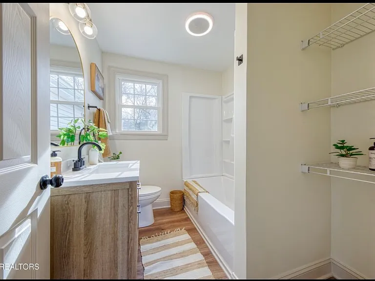 3206 Boright Dr — Photo 2