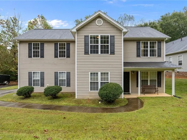 1901 Savannas Run Dr, Greensboro, NC 27405
