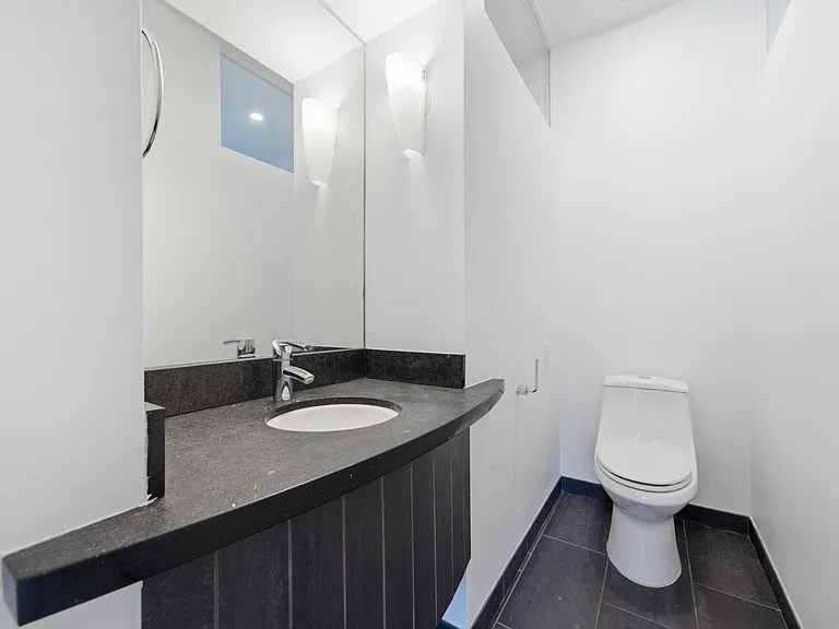 7002 Newcastle St — Photo 11