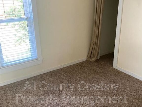 4th image of 710 Custer St