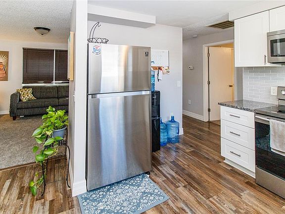 4th image of 5121 Larch Ln