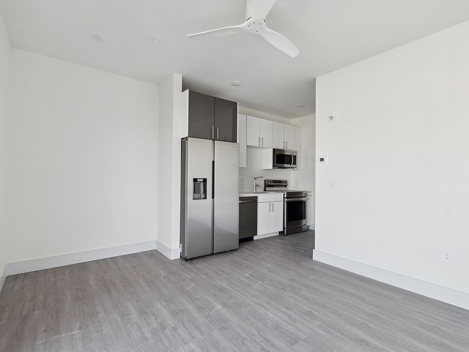 1st image of 1221 E Fletcher St #409A